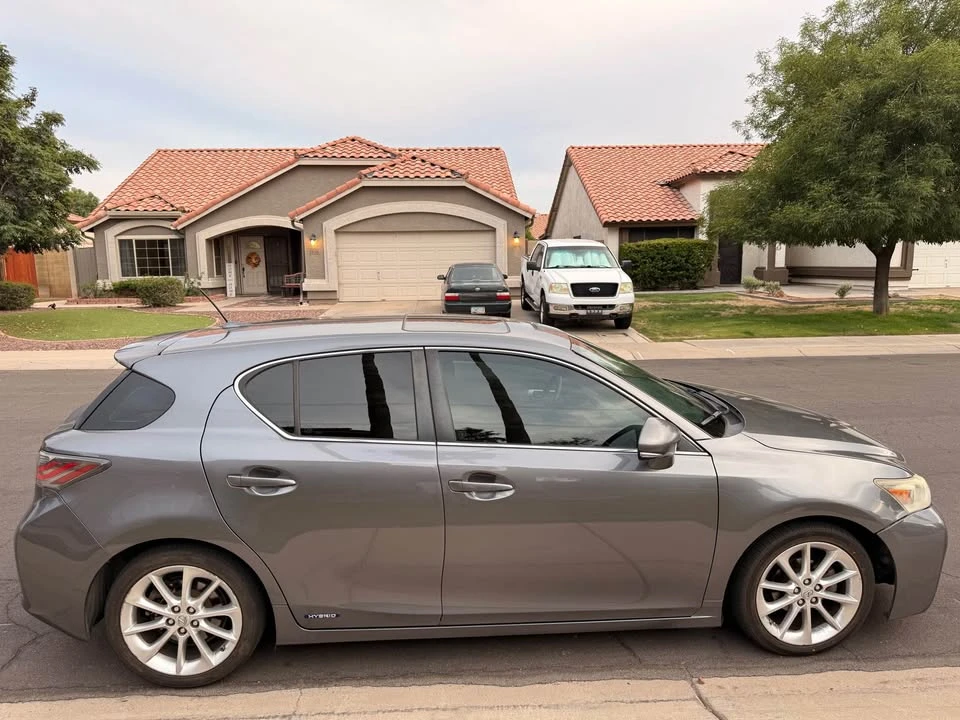 2013 Lexus CT - Image 2 of 8