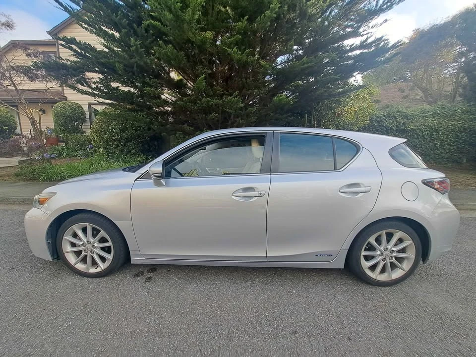 2013 Lexus CT - Image 2 of 11