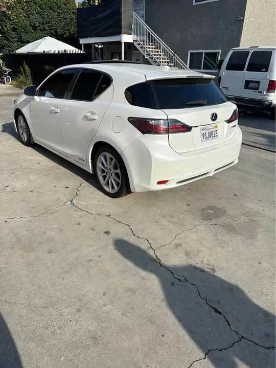 2013 Lexus CT - Image 2 of 11