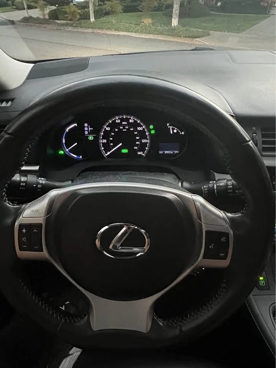 2013 Lexus CT - Image 16 of 20