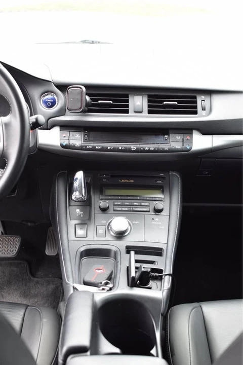 2013 Lexus CT - Image 12 of 20