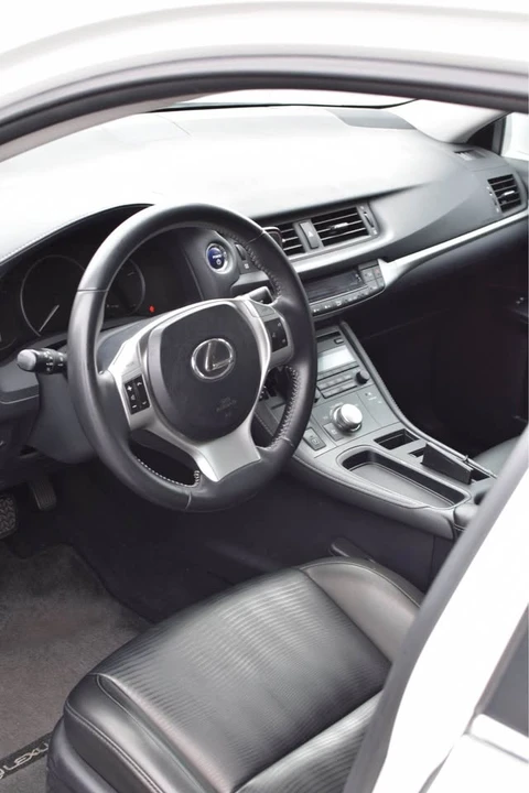 2013 Lexus CT - Image 9 of 20