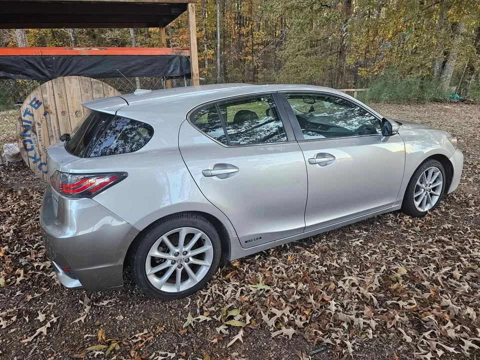2013 Lexus CT - Image 2 of 10