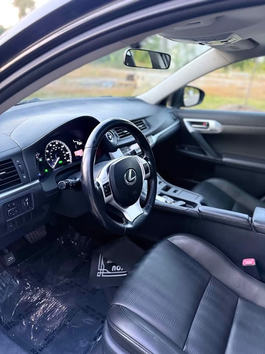 2013 Lexus CT - Image 8 of 12