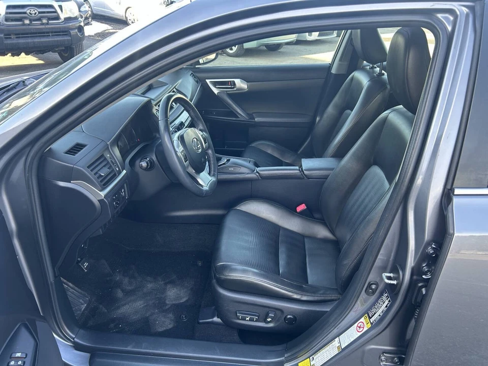 2013 Lexus CT - Image 19 of 21