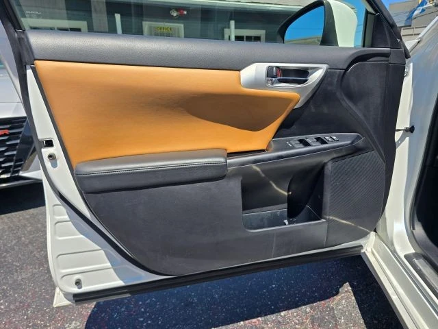 2013 Lexus CT - Image 15 of 21