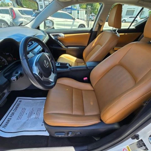 2013 Lexus CT - Image 19 of 21