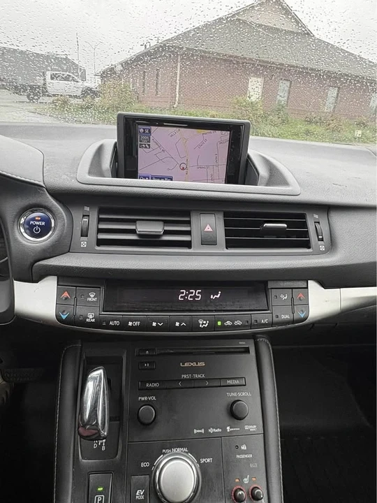 2013 Lexus CT - Image 9 of 10