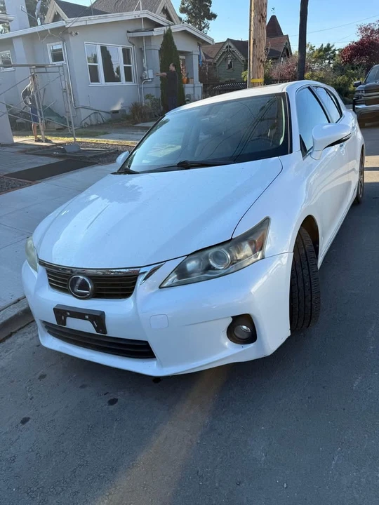 2013 Lexus CT - Image 2 of 4