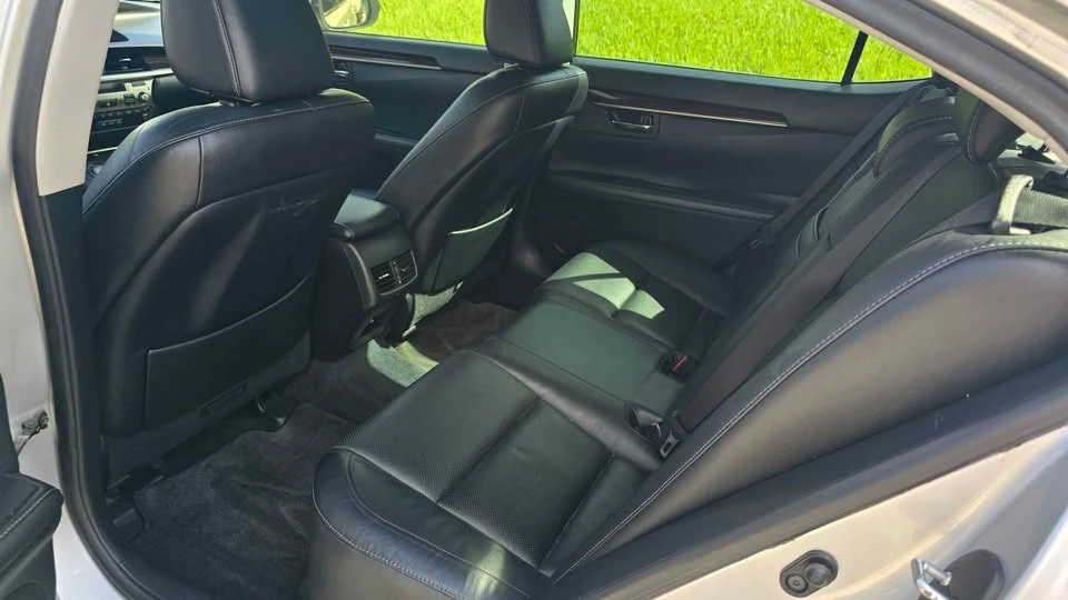 2013 Lexus ES 6th Gen - Image 8 of 10