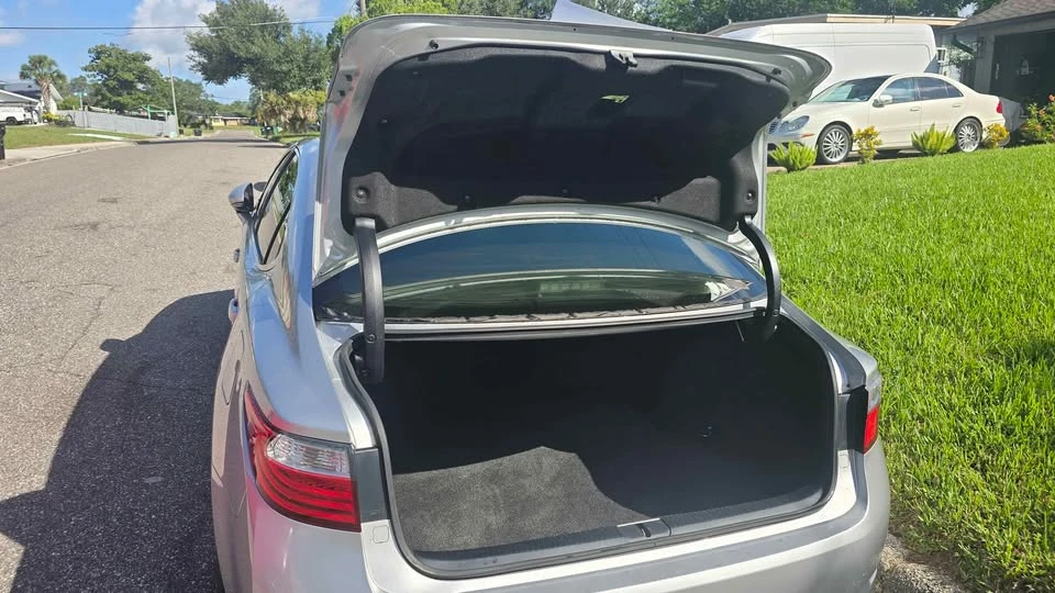 2013 Lexus ES 6th Gen - Image 7 of 10