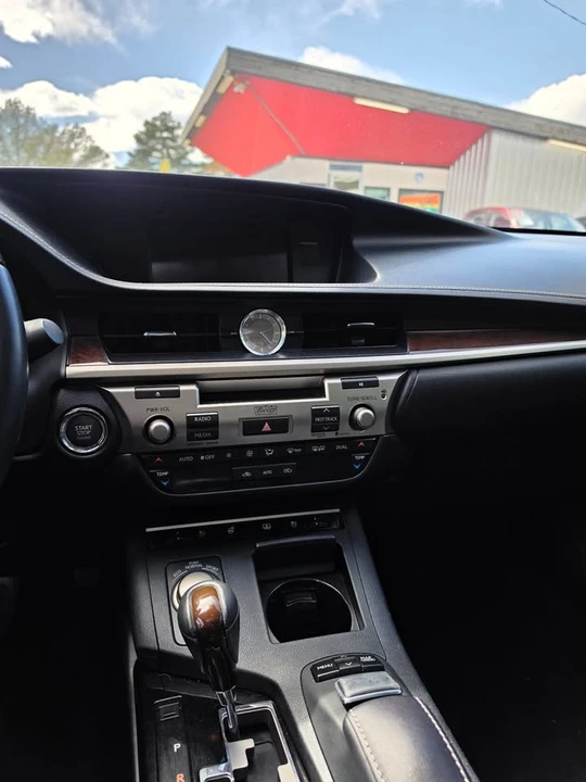 2013 Lexus ES 6th Gen - Image 3 of 8