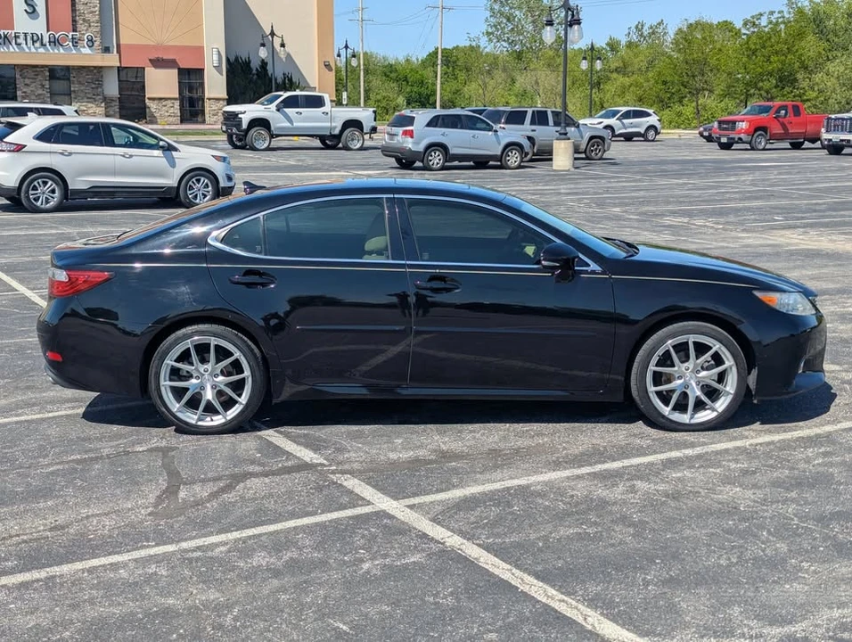 2013 Lexus ES 6th Gen - Image 7 of 20