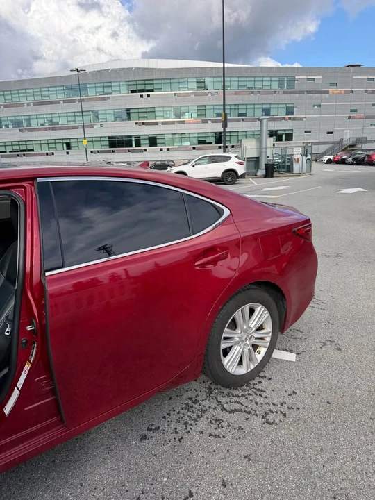 2013 Lexus ES 6th Gen - Image 6 of 10
