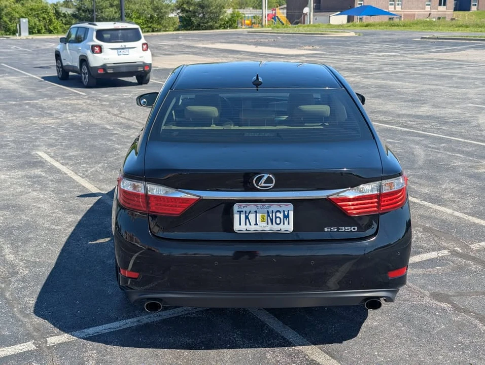 2013 Lexus ES 6th Gen - Image 5 of 20
