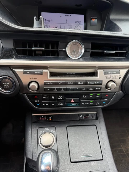 2013 Lexus ES 6th Gen - Image 10 of 10