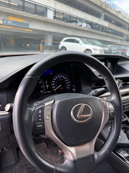 2013 Lexus ES 6th Gen - Image 8 of 10