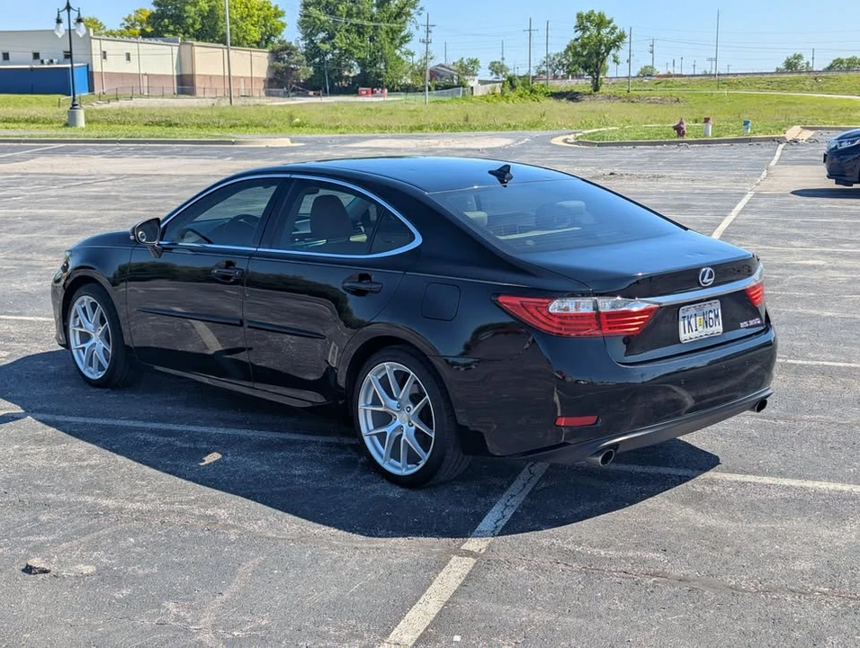 2013 Lexus ES 6th Gen - Image 4 of 20