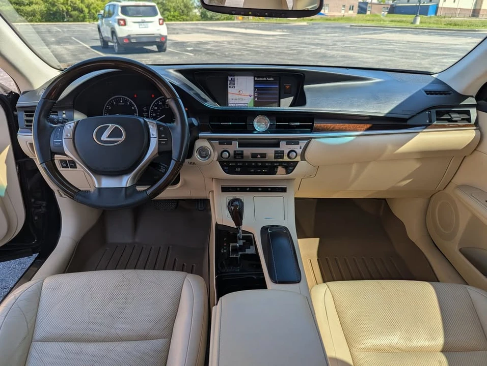 2013 Lexus ES 6th Gen - Image 12 of 20