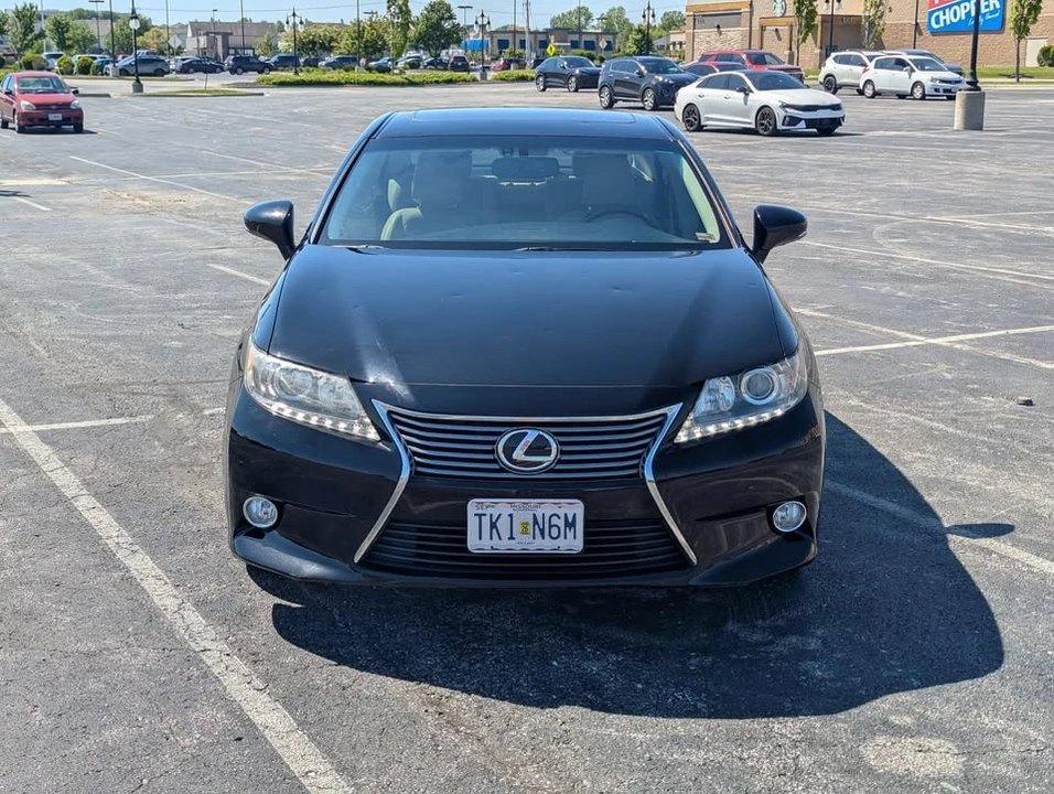 2013 Lexus ES 6th Gen - Image 2 of 20