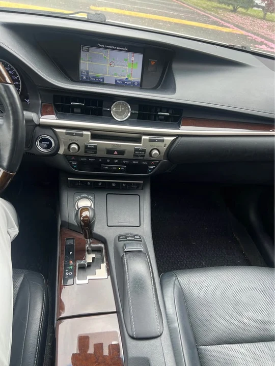 2013 Lexus ES 6th Gen - Image 5 of 7