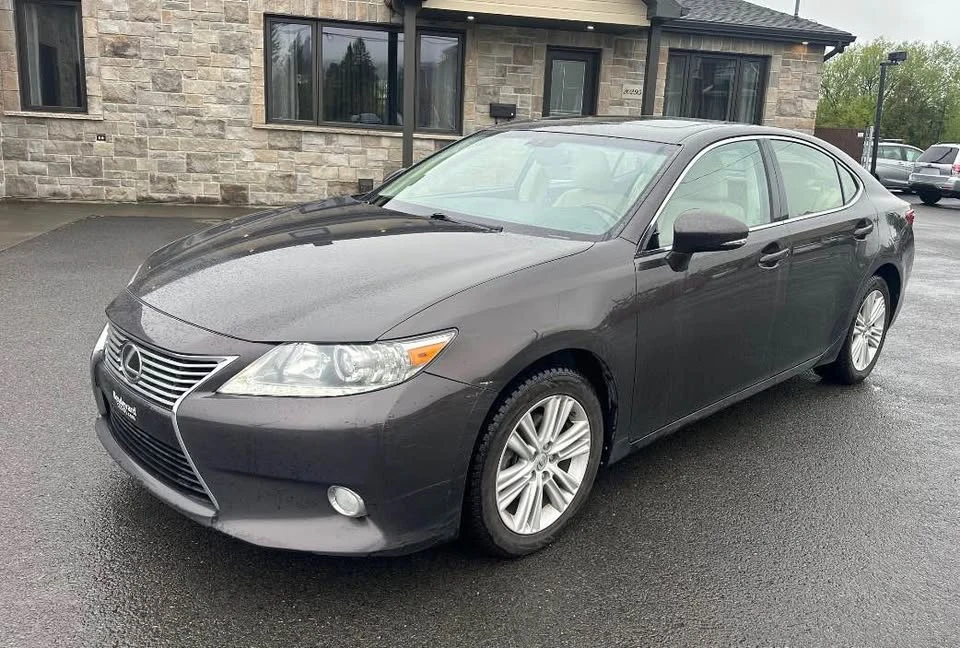 2013 Lexus ES 6th Gen - Image 2 of 13