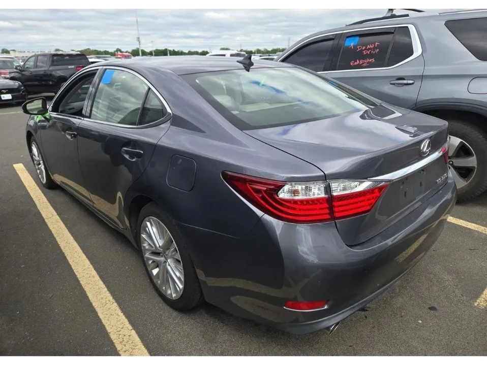 2013 Lexus ES 6th Gen - Image 2 of 11