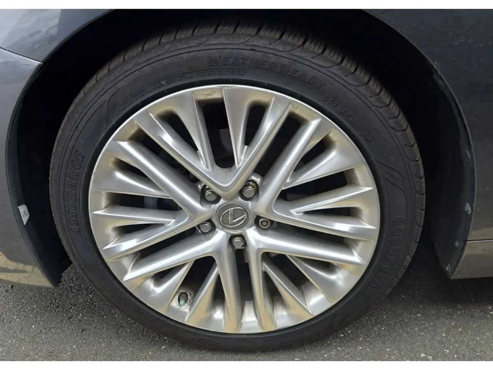 2013 Lexus ES 6th Gen - Image 6 of 11