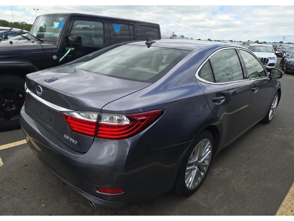 2013 Lexus ES 6th Gen - Image 3 of 11