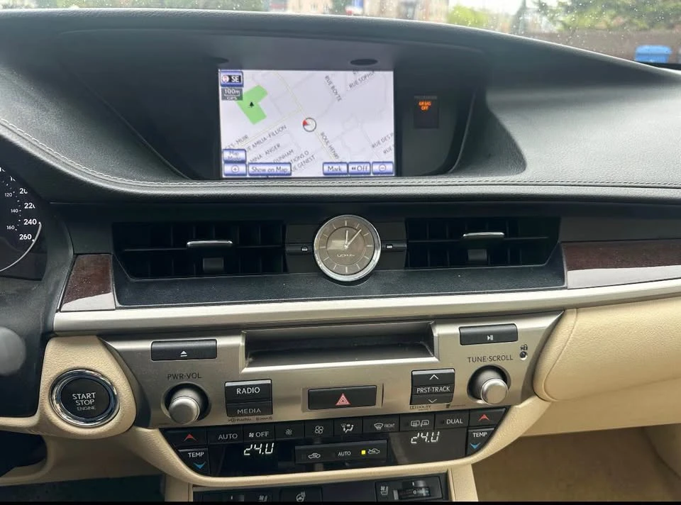2013 Lexus ES 6th Gen - Image 12 of 13
