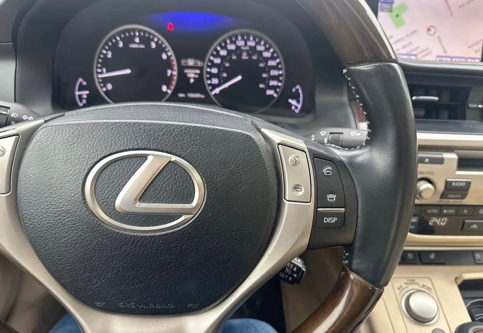 2013 Lexus ES 6th Gen - Image 14 of 17