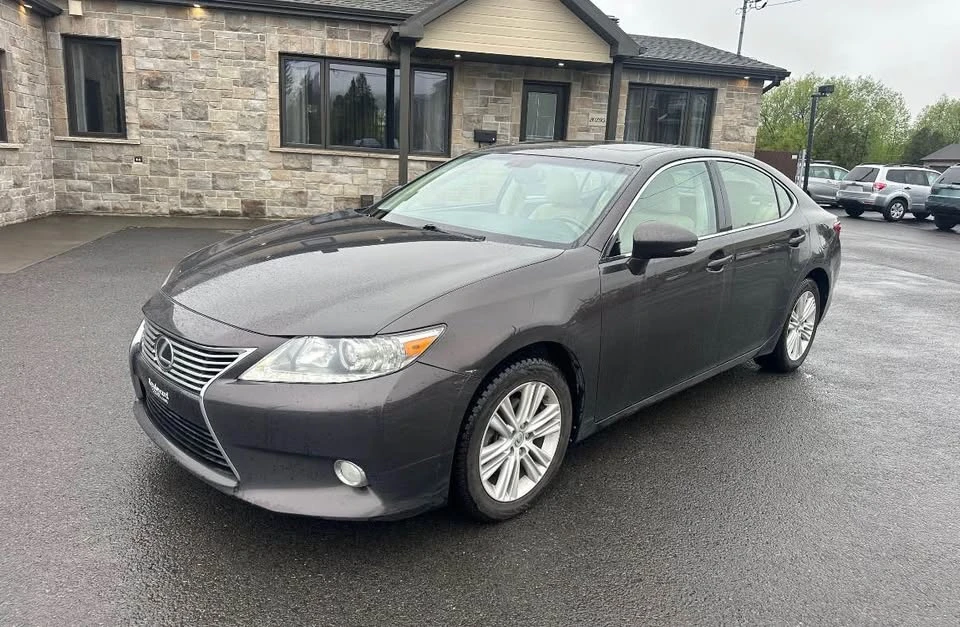 2013 Lexus ES 6th Gen - Image 2 of 17