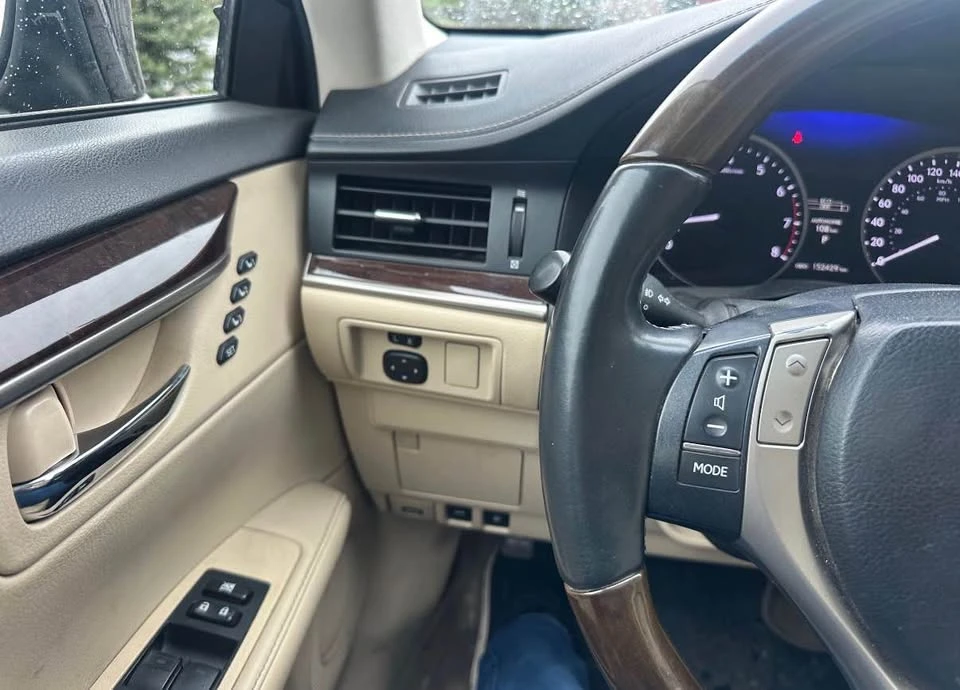 2013 Lexus ES 6th Gen - Image 13 of 17