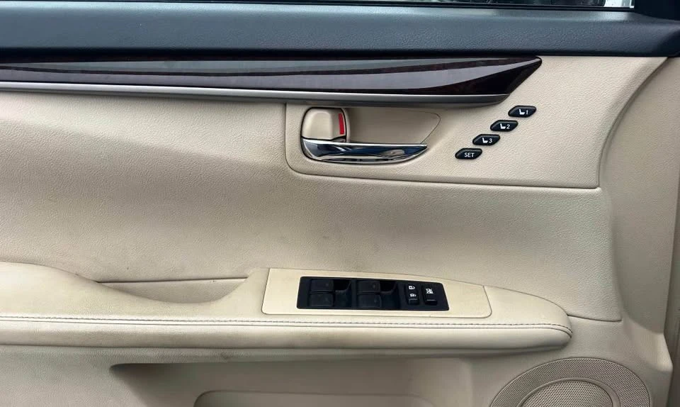 2013 Lexus ES 6th Gen - Image 17 of 17