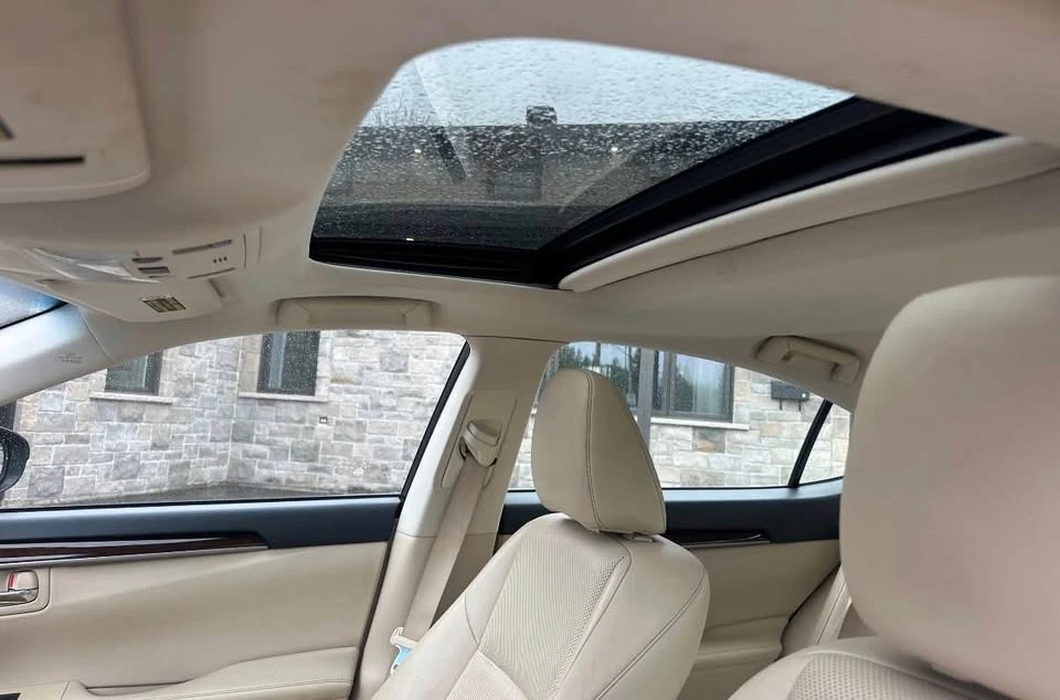 2013 Lexus ES 6th Gen - Image 6 of 17