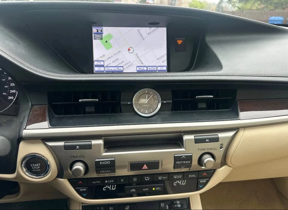 2013 Lexus ES 6th Gen - Image 15 of 17