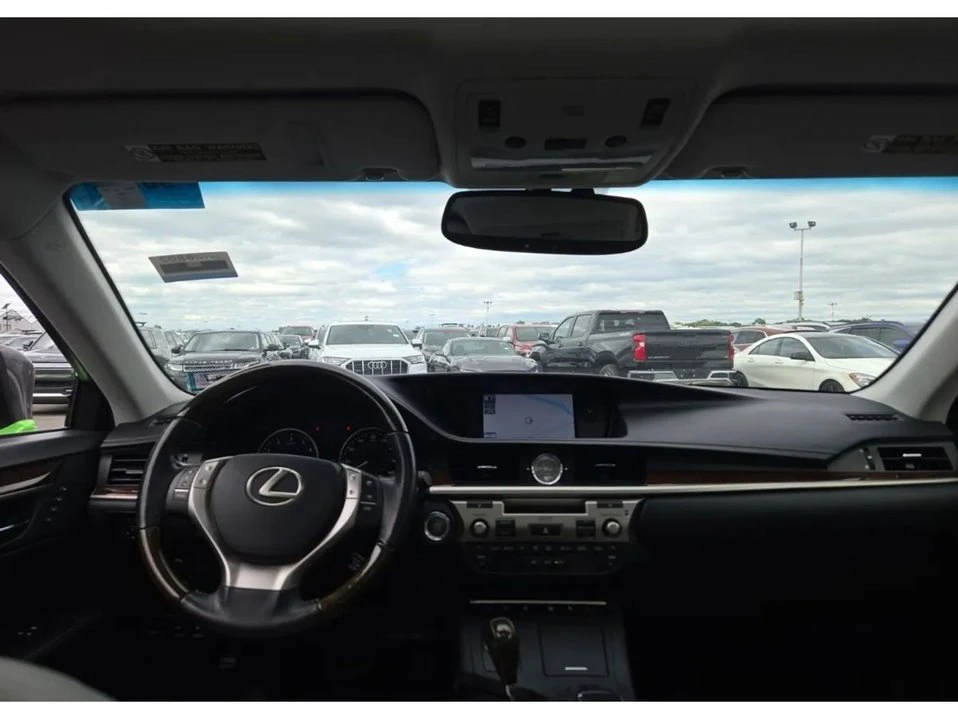 2013 Lexus ES 6th Gen - Image 9 of 11