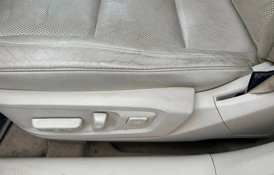 2013 Lexus ES 6th Gen - Image 10 of 17