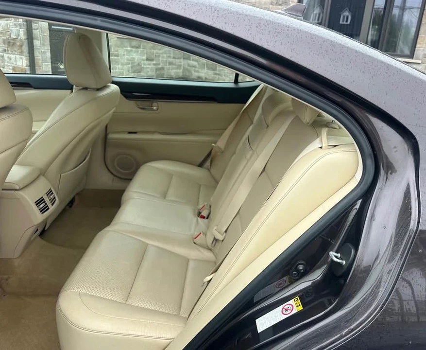 2013 Lexus ES 6th Gen - Image 7 of 13
