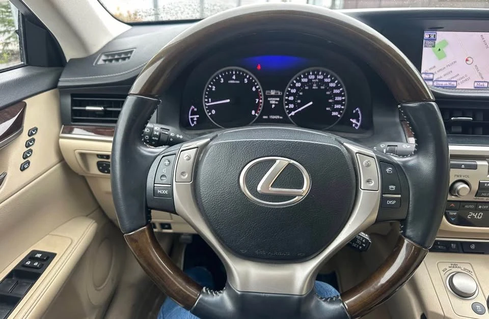 2013 Lexus ES 6th Gen - Image 12 of 17