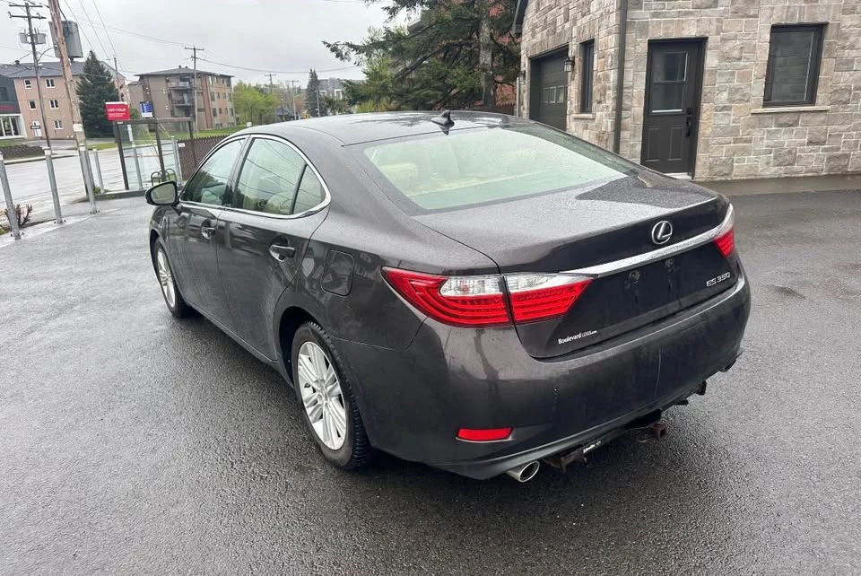 2013 Lexus ES 6th Gen - Image 3 of 17