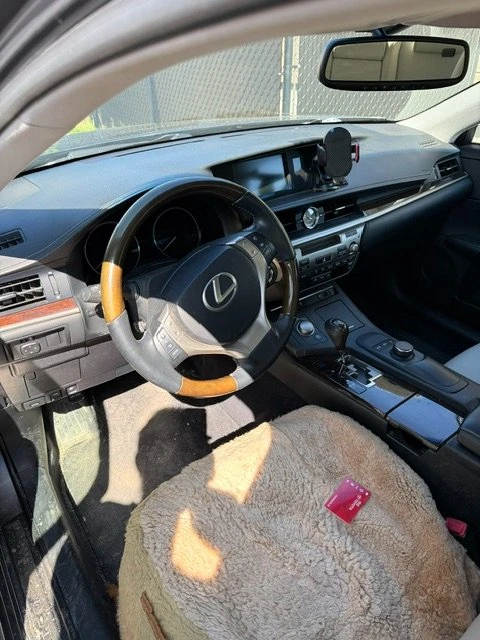 2013 Lexus ES 6th Gen - Image 6 of 9
