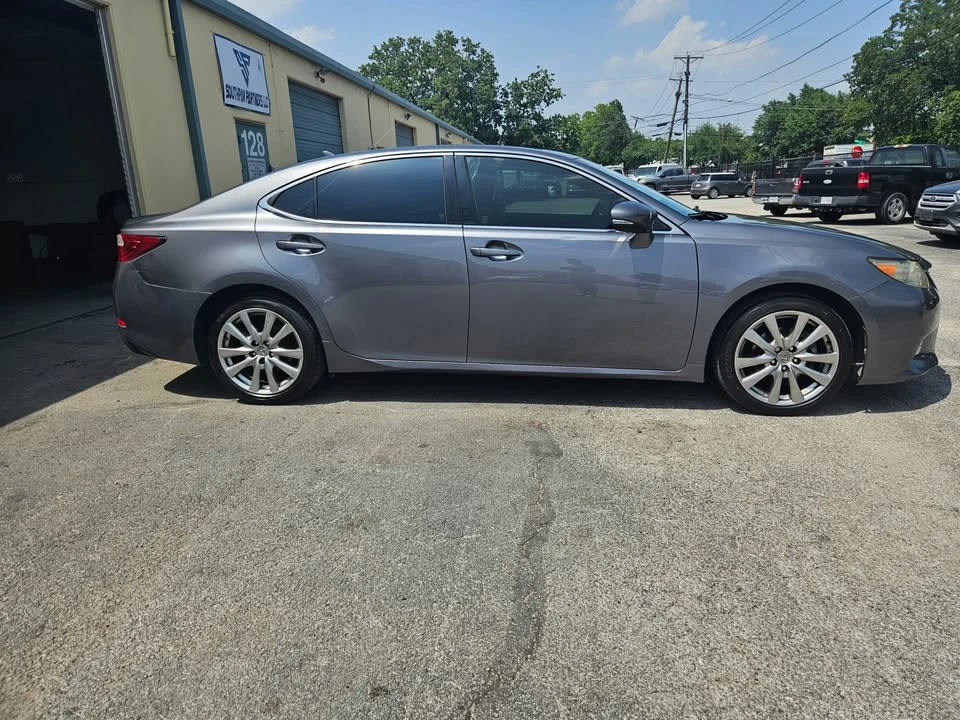 2013 Lexus ES 6th Gen - Image 5 of 20