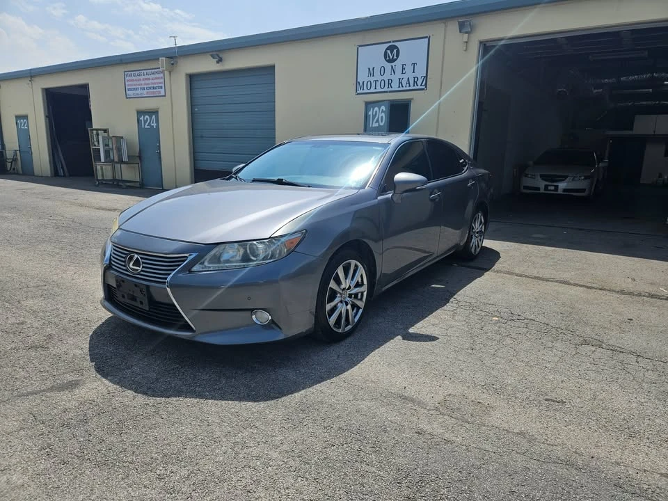2013 Lexus ES 6th Gen - Image 8 of 20