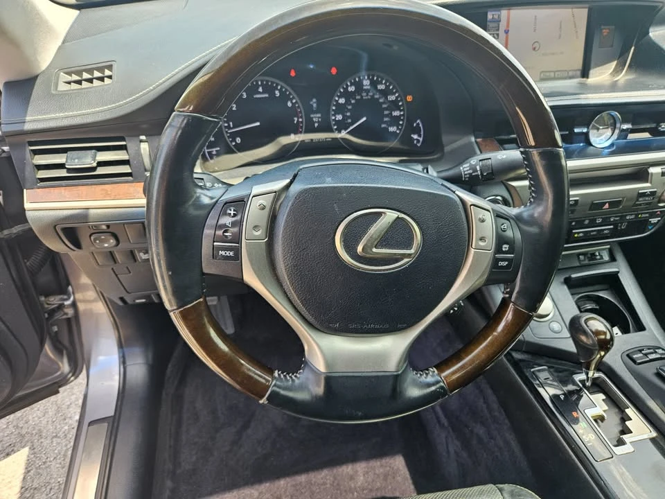 2013 Lexus ES 6th Gen - Image 9 of 20
