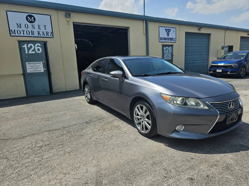 2013 Lexus ES 6th Gen - Image 2 of 20