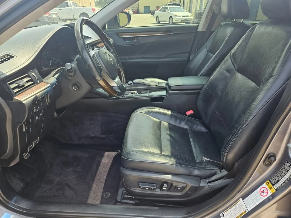 2013 Lexus ES 6th Gen - Image 15 of 20