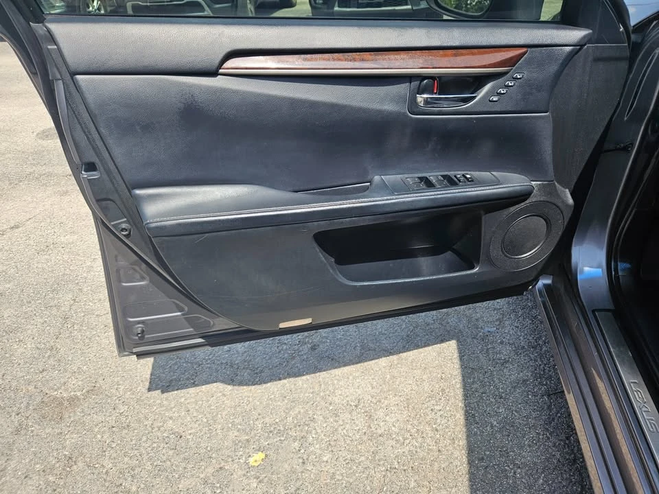2013 Lexus ES 6th Gen - Image 16 of 20