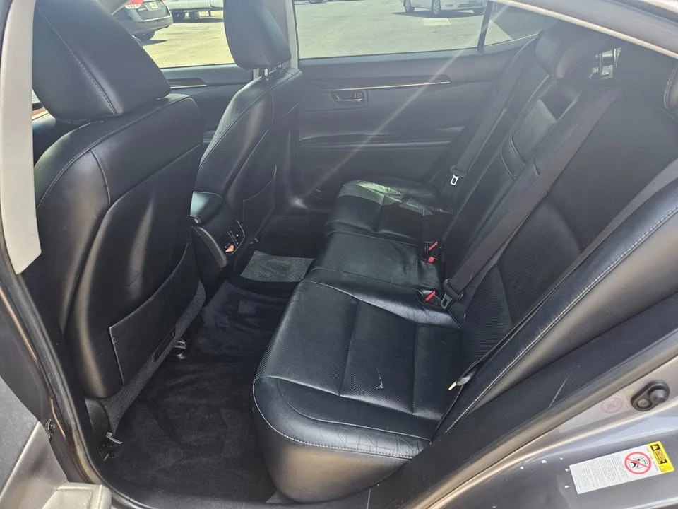 2013 Lexus ES 6th Gen - Image 19 of 20