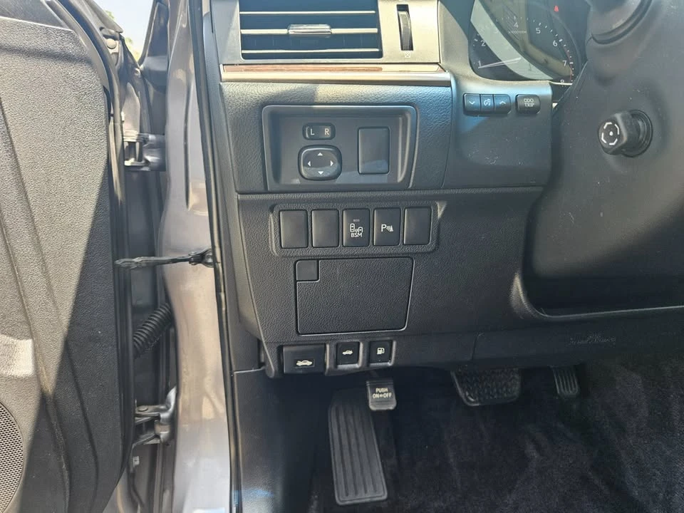 2013 Lexus ES 6th Gen - Image 11 of 20